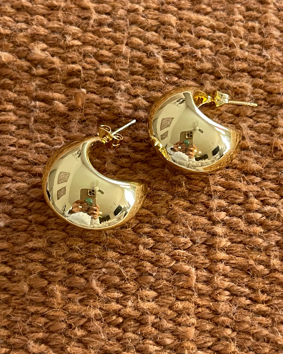 CHUNKY MOON EARRING GOLD